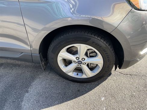 Used 2021 Ford Edge SE image 11