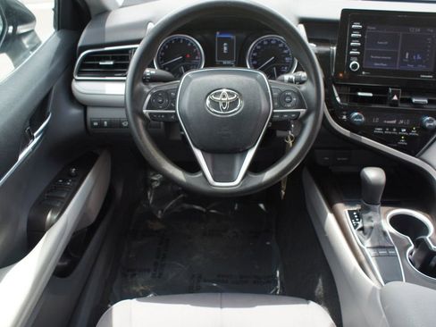 Used 2022 Toyota Camry LE FWD image 5