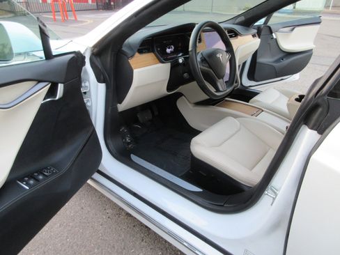 Used 2020 Tesla Model S Long Range Plus image 6
