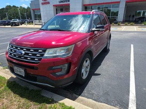 Used 2016 Ford Explorer XLT w/ Equipment Group 202A FWD image 1