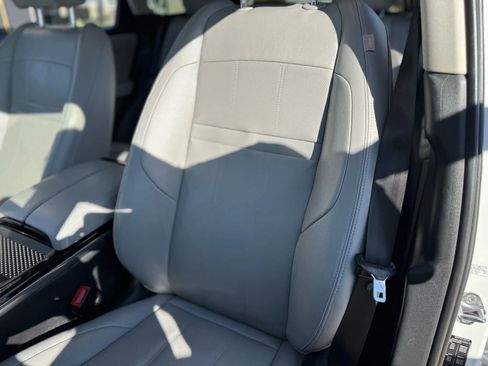 Used 2020 Land Rover Range Rover Evoque SE image 17