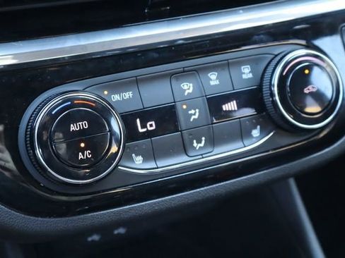 Used 2024 Buick Envista Sport Touring w/ Convenience I Package FWD image 23