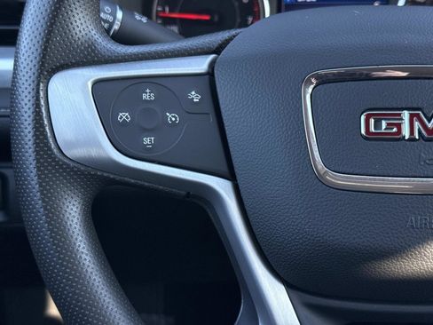 Used 2022 GMC Acadia SLE w/ Driver Convenience Package image 8