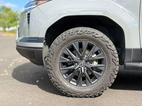 Used 2024 Lexus GX 550 w/ Cold Area Package AWD/4WD image 9