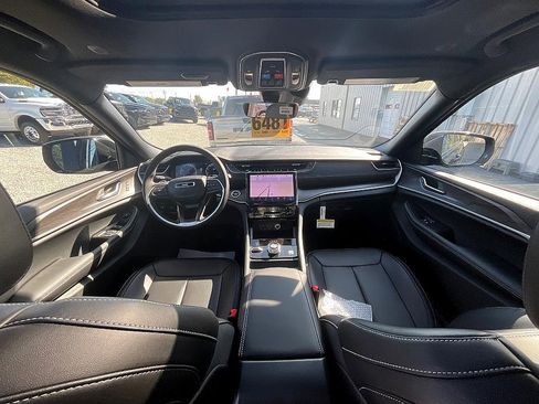 New 2025 Jeep Grand Cherokee Limited image 33