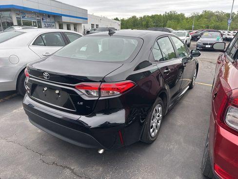 Used 2023 Toyota Corolla LE FWD image 2