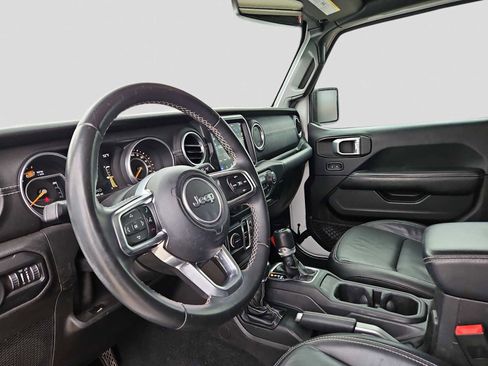 Used 2018 Jeep Wrangler Unlimited Sahara image 10