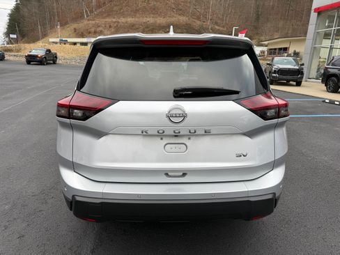 Used 2024 Nissan Rogue SV image 8