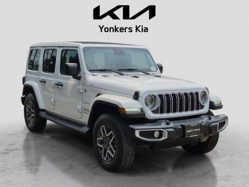 Used 2024 Jeep Wrangler Unlimited Sahara w/ Technology Group AWD/4WD image 4