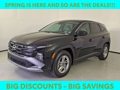 Certified 2025 Hyundai Tucson SE image 4