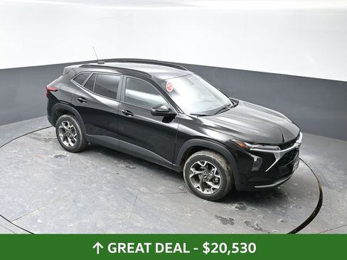 Used 2025 Chevrolet Trax LT image 43