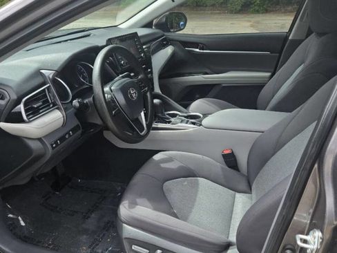 Used 2021 Toyota Camry LE image 10