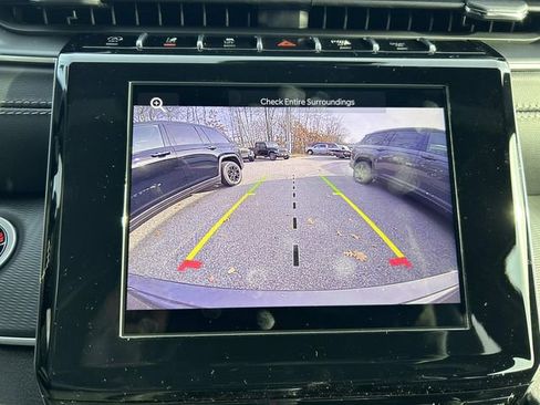 New 2025 Jeep Grand Cherokee Altitude image 12