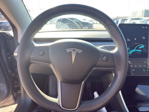 Used 2020 Tesla Model 3 Standard Range Plus image 14