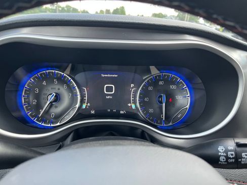New 2027 Chrysler Pacifica Select FWD image 15