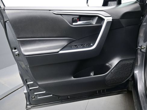 Used 2024 Toyota RAV4 XLE FWD image 9