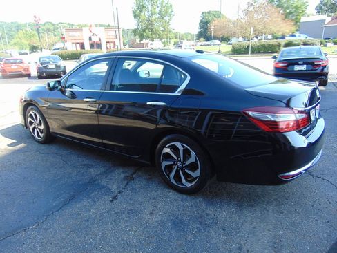Used 2016 Honda Accord EX image 8