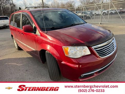 Used 2014 Chrysler Town & Country Touring image 1