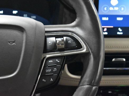 Used 2023 Lincoln Nautilus Reserve AWD/4WD image 9
