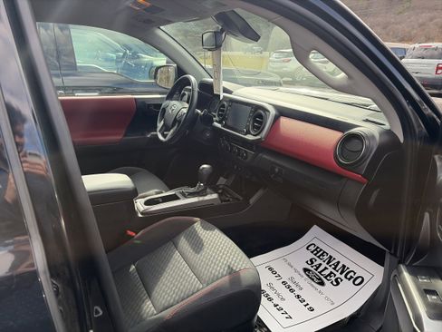 Used 2022 Toyota Tacoma SR5 image 5