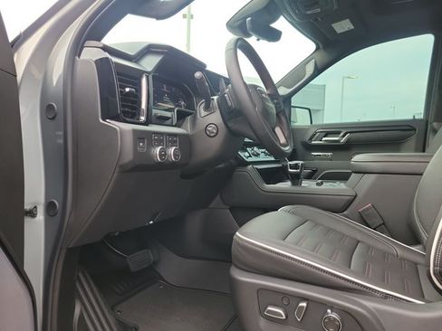 Used 2026 GMC Sierra 1500 AT4X w/ LPO, Black Badging Package AWD/4WD image 5