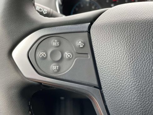 Used 2023 Chevrolet Traverse LT FWD image 25