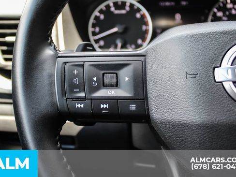 Used 2025 Nissan Rogue SV FWD image 27