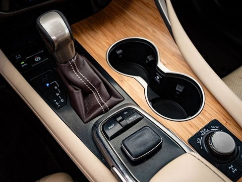 Used 2018 Lexus RX 350L Premium w/ Premium Package image 33