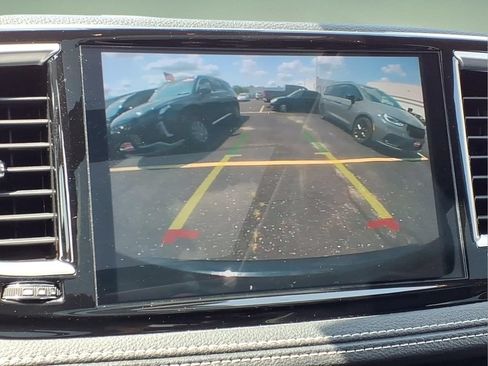 Used 2023 Chrysler Pacifica Limited FWD image 9