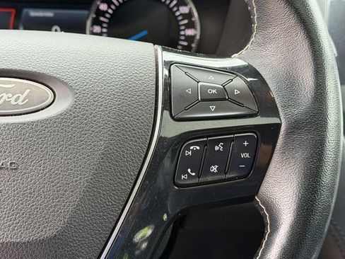 Used 2018 Ford Explorer Platinum image 11