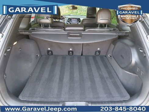 Used 2019 Jeep Cherokee Overland AWD/4WD image 23