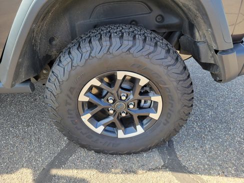 Used 2025 Jeep Wrangler Unlimited Rubicon 4xe w/ Convenience Group image 5