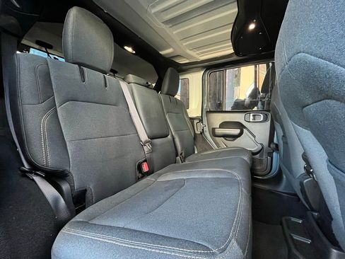 Used 2024 Jeep Wrangler Unlimited image 13