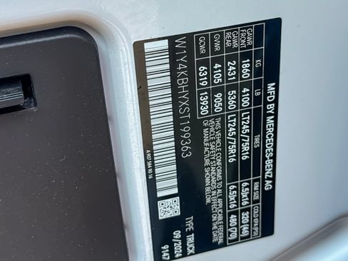 Used 2025 Mercedes-Benz Sprinter 2500 image 39