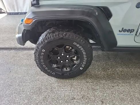 Used 2023 Jeep Wrangler Unlimited w/ Sun & Screen Package image 11