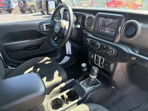 Used 2018 Jeep Wrangler Unlimited Sport S image 25