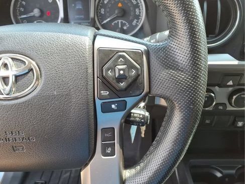 Used 2022 Toyota Tacoma SR5 AWD/4WD image 17