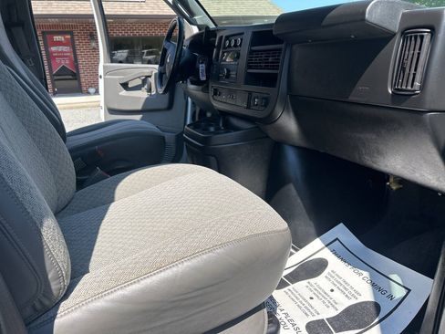 Used 2020 Chevrolet Express 3500 LS RWD image 18