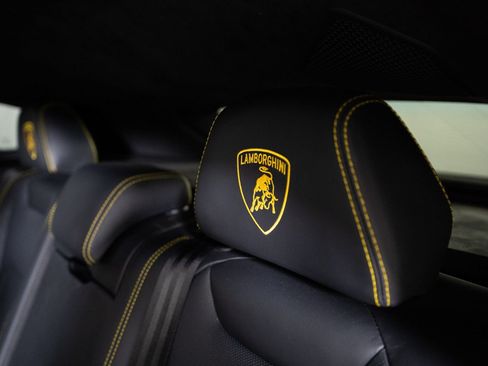 Used 2020 Lamborghini Urus AWD/4WD image 43