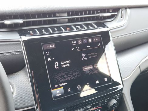 New 2025 Jeep Grand Cherokee L Laredo w/ Luxury Tech Group I RWD image 25