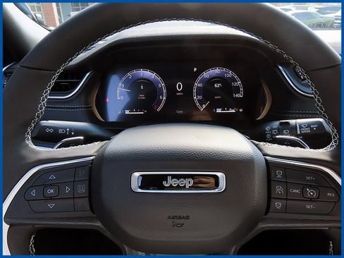 New 2025 Jeep Grand Cherokee Altitude image 16