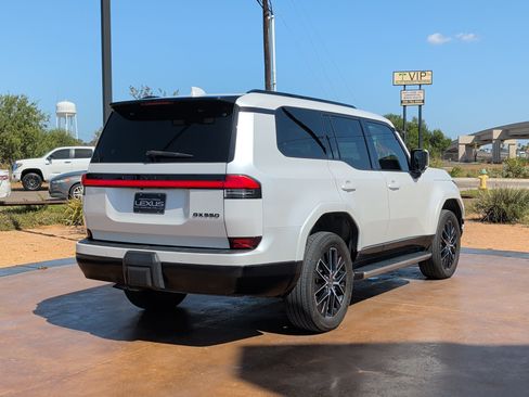 Used 2024 Lexus GX 550 AWD/4WD image 2