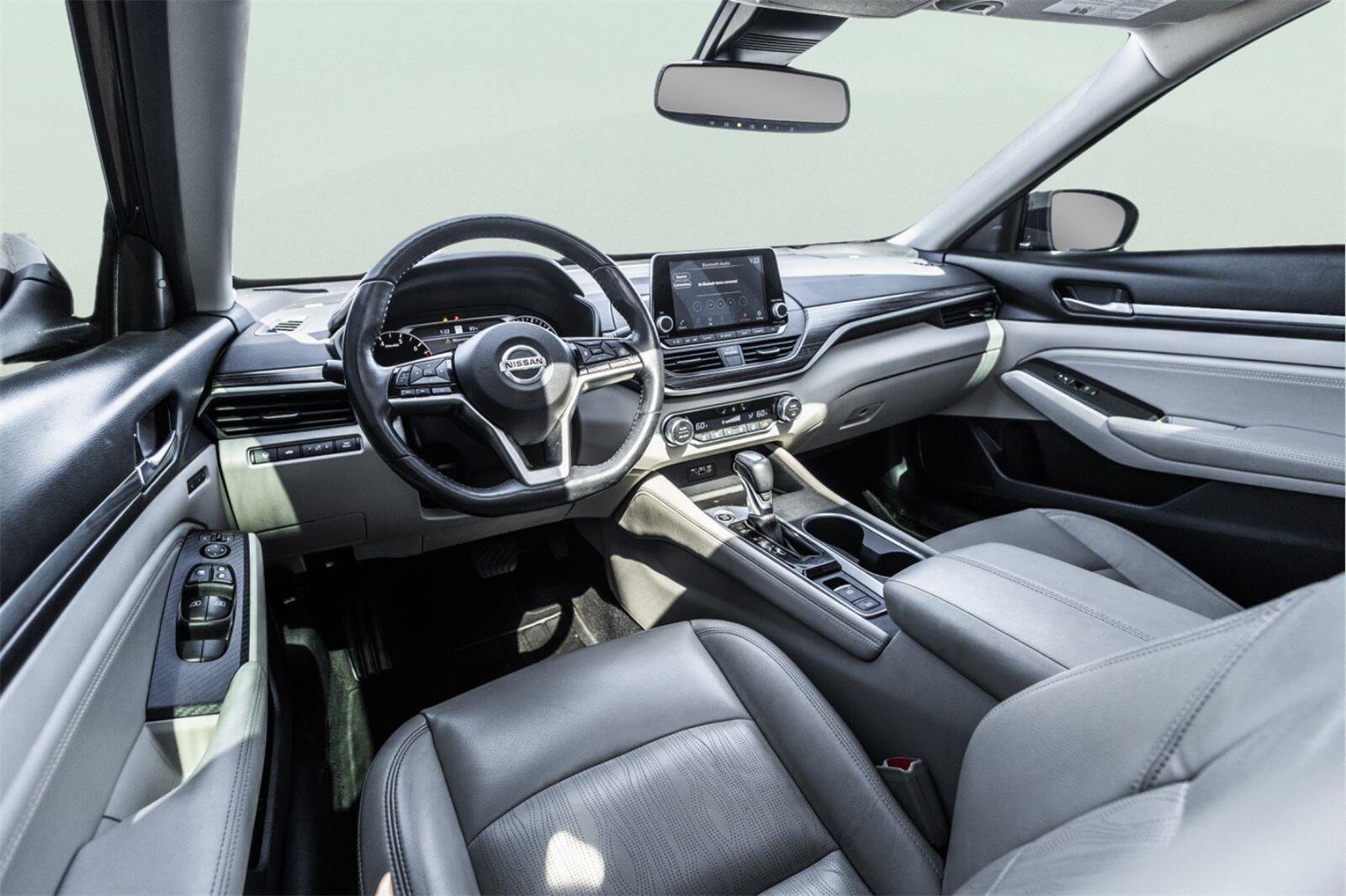 Used 2019 Nissan Altima 2.5 Platinum FWD image 2