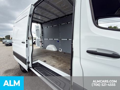 Used 2025 Mercedes-Benz Sprinter 2500 image 16