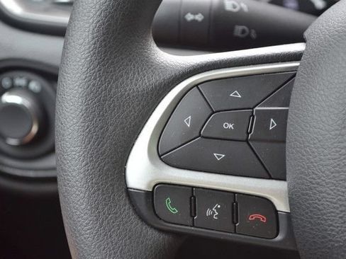 Used 2023 Jeep Renegade Latitude AWD/4WD image 20