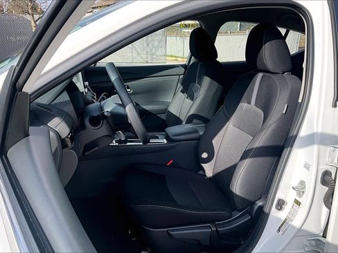 Certified 2025 Nissan Sentra SV image 7