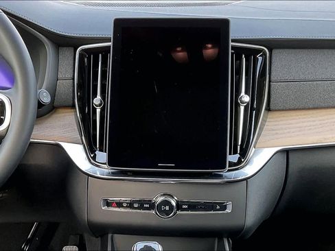 New 2026 Volvo XC90 B5 Plus w/ Protection Package image 9