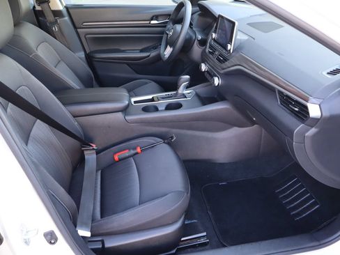 Used 2025 Nissan Altima 2.5 SV FWD image 16
