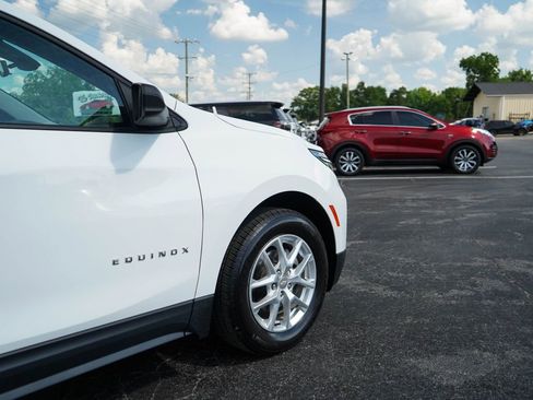 Used 2022 Chevrolet Equinox LS FWD image 17