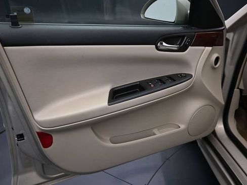 Used 2009 Chevrolet Impala LT FWD image 13